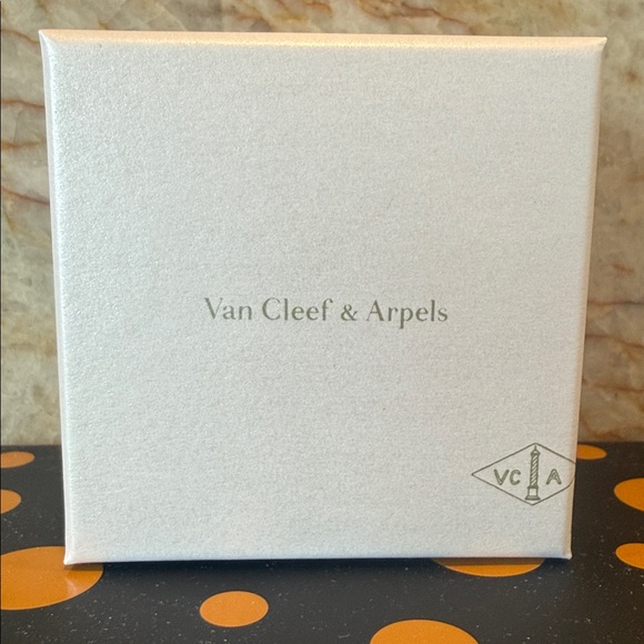 Van Cleef & Arpels Gold Clover Necklace - Picture 5 of 6